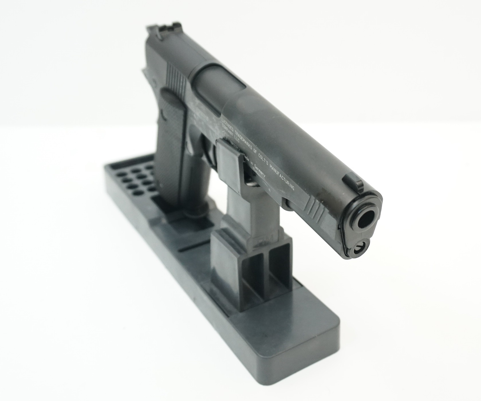 Пистолет пневматический Colt Govermment (черн., с пл/накл.)